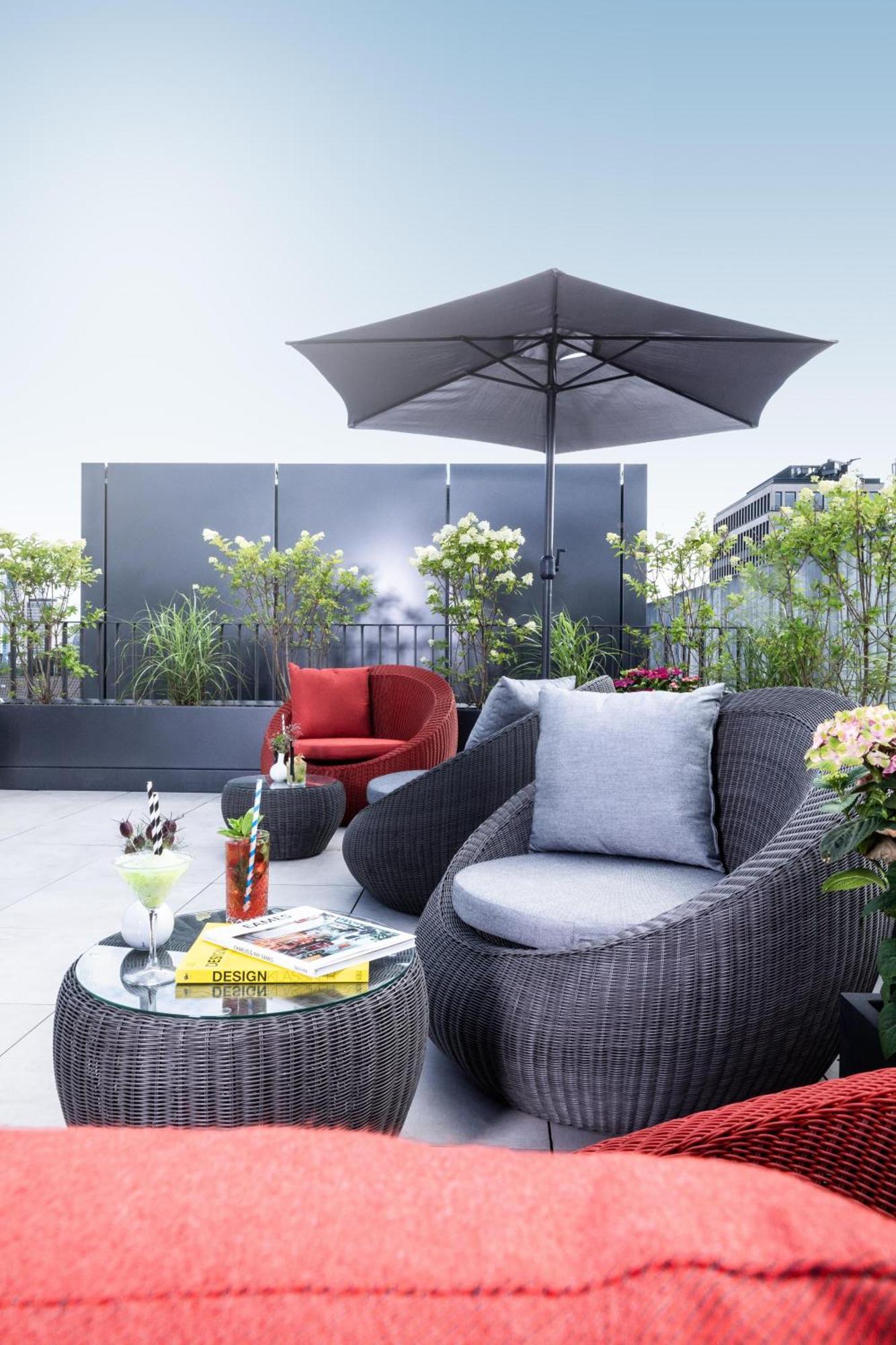 Kpm Hotel & Residences 柏林 外观 照片 A balcony in a penthouse apartment