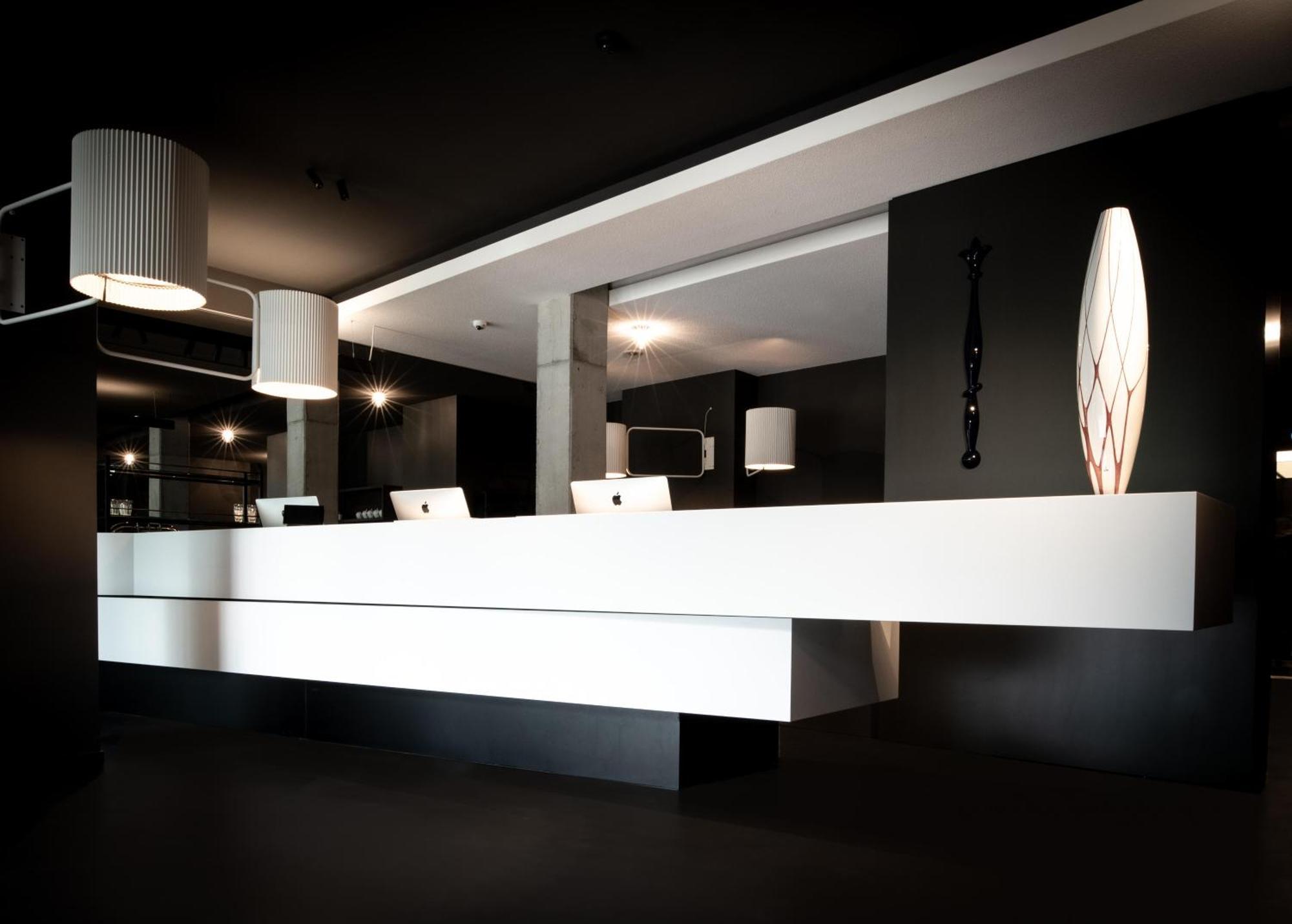Kpm Hotel & Residences 柏林 外观 照片 Reception desk