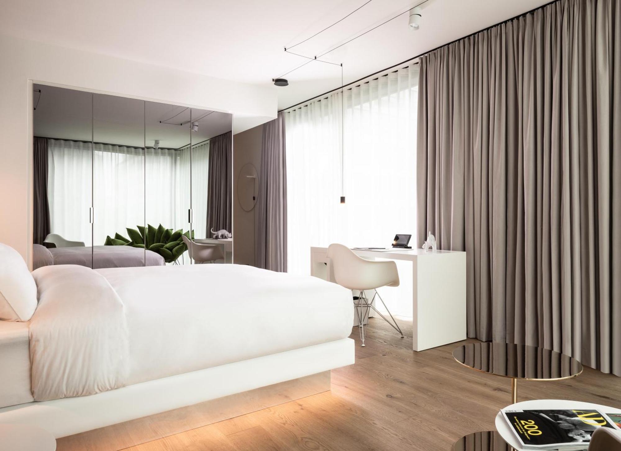 Kpm Hotel & Residences 柏林 外观 照片 Curtains in a bedroom